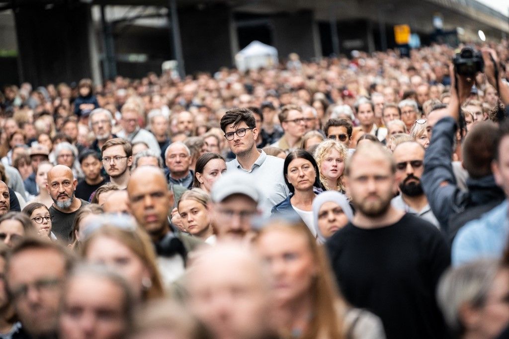 Copenhague : des centaines de personnes rendent hommage aux victimes de la fusillade