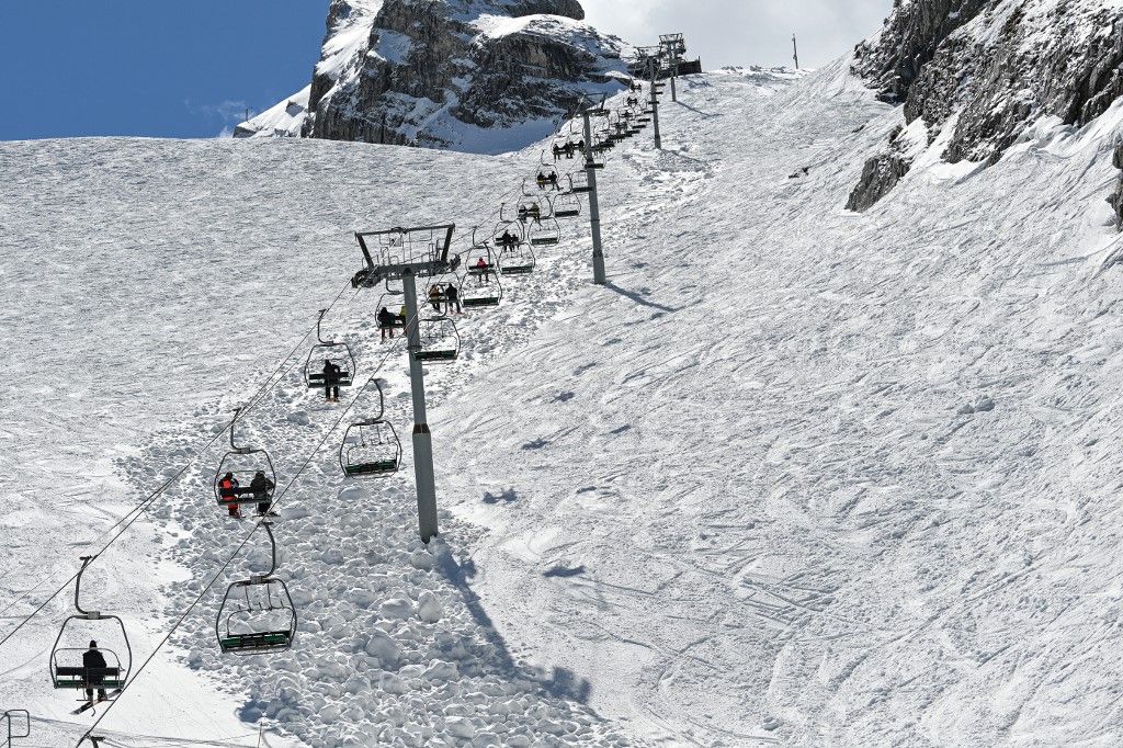 Haute-Savoie : cinq skieurs réchappent à une avalanche vertigineuse