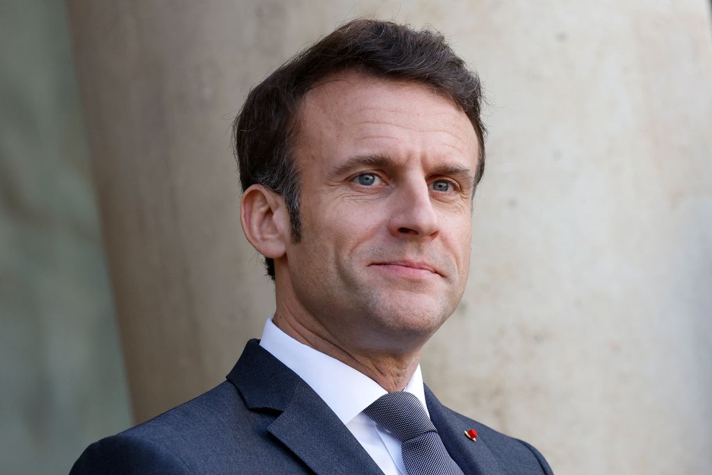 INTERVIEW EXCEPTIONNELLE - Emmanuel Macron invité des JT de 13H de TF1 et de France 2 ce mercredi