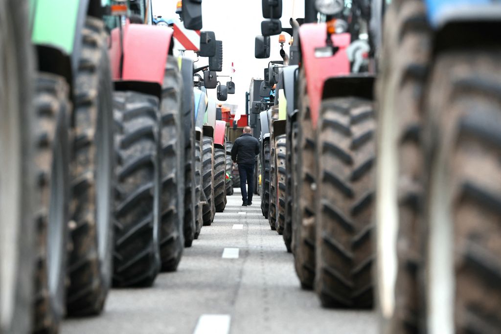 EN DIRECT - Crise agricole : de nouvelles actions coup de poing, Emmanuel Macron reçoit les agriculteurs ce mardi