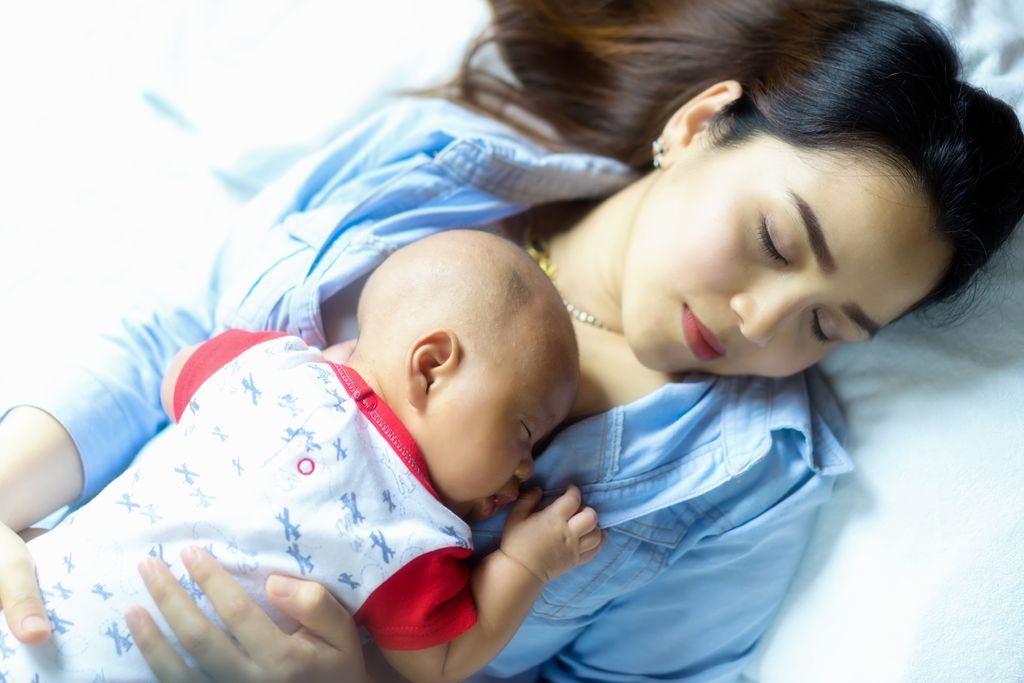 Cododo : est-ce vraiment une bonne idée de dormir avec son bébé ?