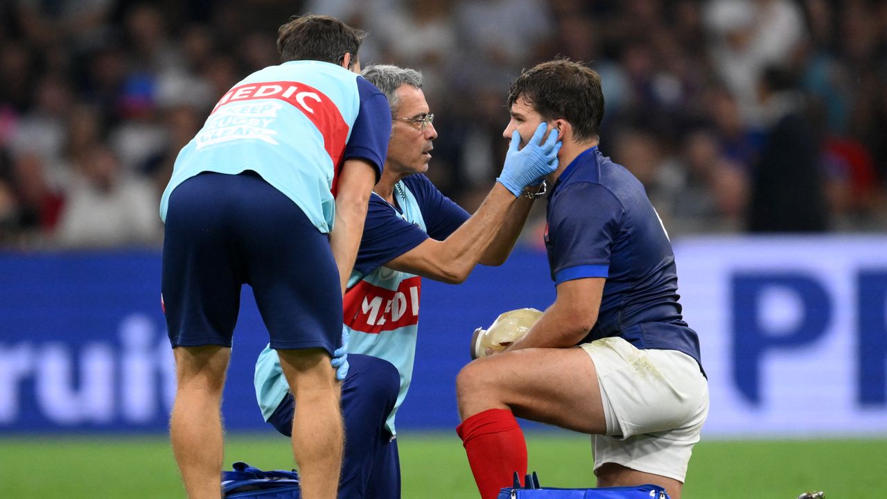 "Les règles sont claires" : la réponse de World Rugby sur le masque d'Antoine Dupont