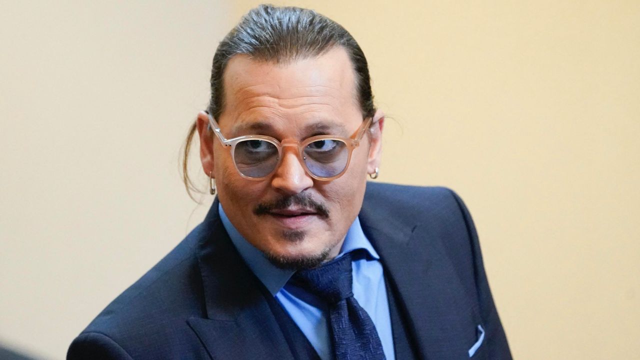 Johnny Depp change de look avant le tournage de son nouveau film en France