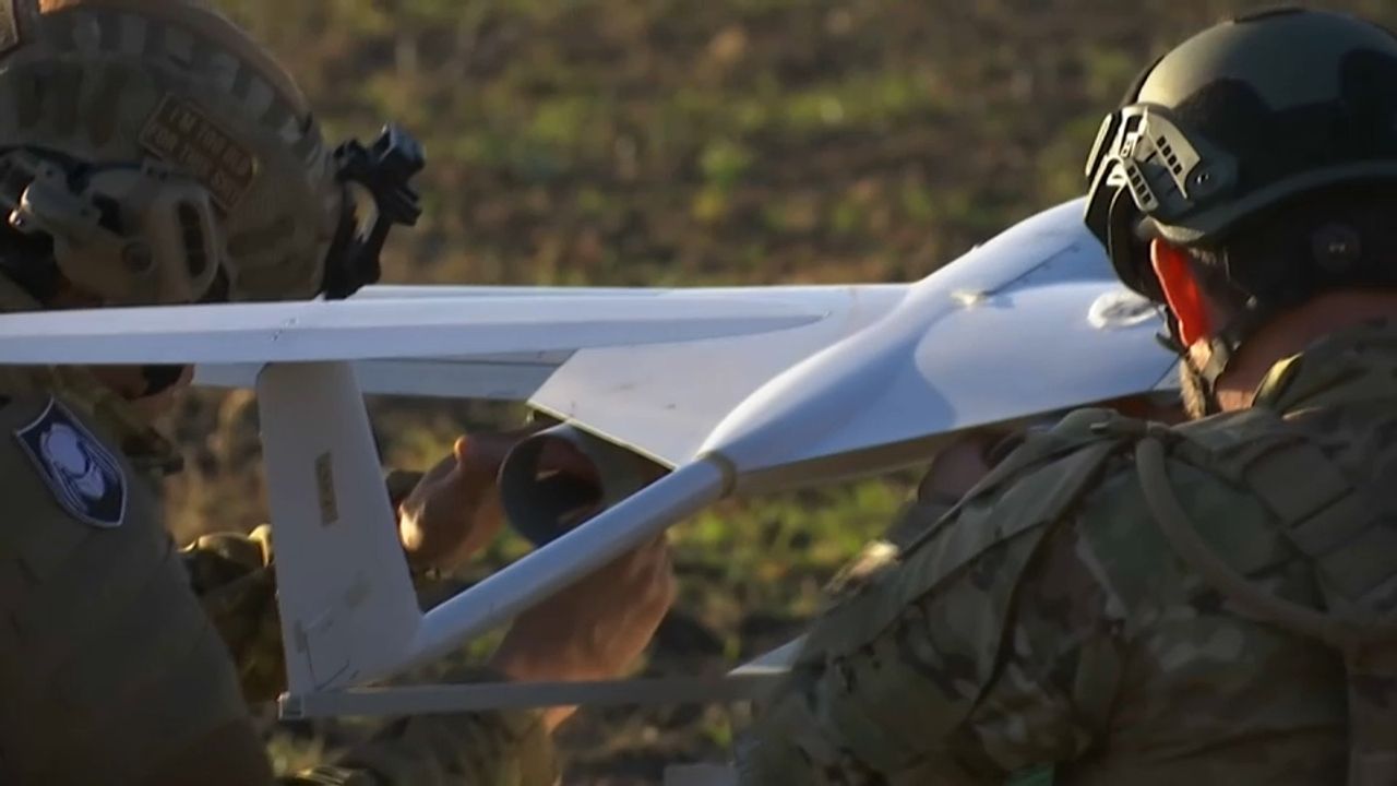 Guerre en Ukraine : deux bases aériennes russes attaquées par des drones, Moscou accuse Kiev