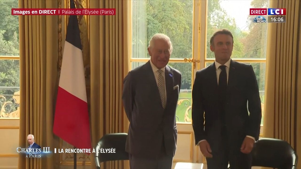 Emmanuel Macron et Charles III prennent la pose à l'Élysée