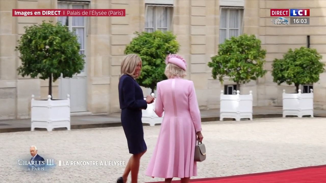 Moment de complicité entre Camilla et Brigitte Macron à l'Élysée