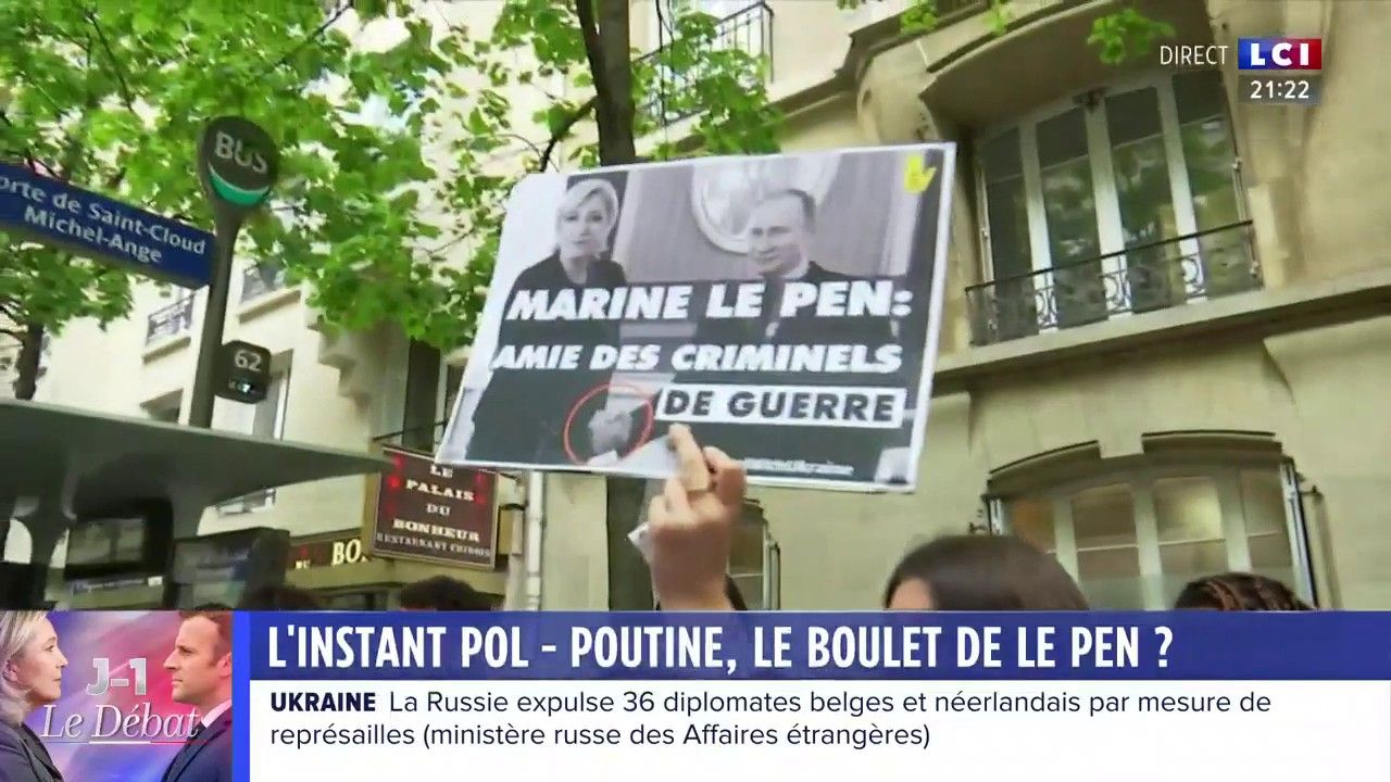 L'instant PoL du 19 avril : action de SOS racisme devant le QG de Marine Le Pen qui déverse un camion de (faux) roubles