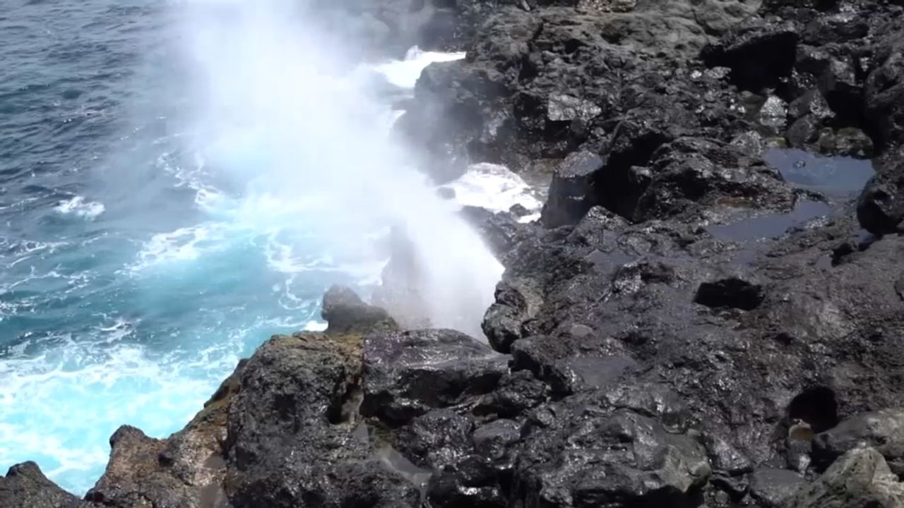 VIDÉO - Le Souffleur, un geyser spectaculaire à voir et à entendre sur l'île de La Réunion