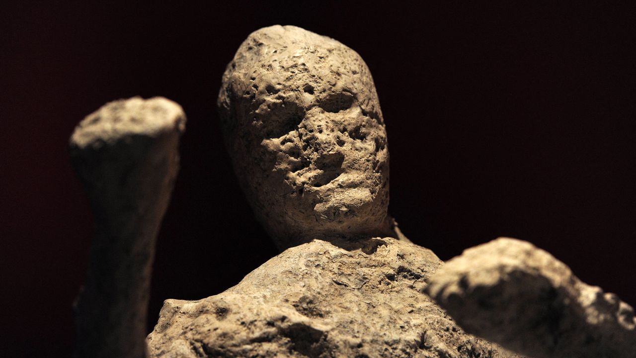 "Sensationnel" : le squelette d'un homme enseveli lors de l'éruption du Vésuve découvert près de Pompéi