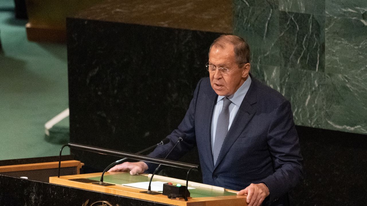VIDÉO - À l'ONU, le chef de la diplomatie russe dénonce "la russophobie grotesque de l'Occident"