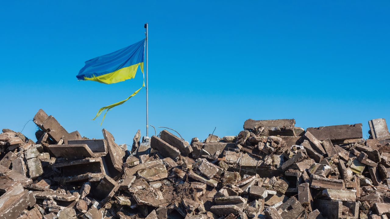 LIVE – War in Ukraine: At least three dead in Russian strike in Kherson