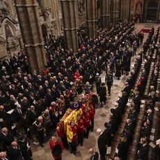 Le cercueil de la reine Eizabeth fait son entrée dans l'abbaye de Westminster le 19 septembre 2022.