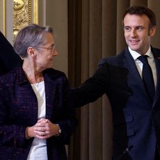 Emmanuel Macron et Elisabeth Borne lors du Conseil national de la Refondation le 12 décembre 2022 à Paris.