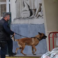 Une équipe de déminage s'est rendu dans l'enceinte de l'établissement scolaire Gambetta à Arras pour une alerte à la bombe, 4 jours après le meurtre d'un professeur de français par un ancien élève radicalisé.