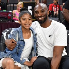 Kobe Bryant et sa fille Gianna prenant la pose lors du WNBA All-Star Game 2019 à Las Vegas.