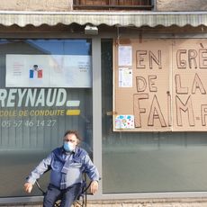 Patrice Reynaud, patron d'une auto-école de Gironde, en grève de la faim depuis mardi 10 novembre.  
