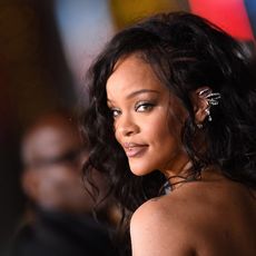 Rihanna met enfin un terme à six années de silence comme chanteuse solo.