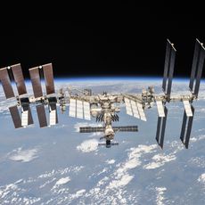 La Station spatiale internationale au-dessus de la Terre.