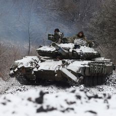 Ukraiński czołg działa w rejonie Bagmudu.