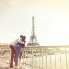 Un couple à Paris / Photo d'illustration