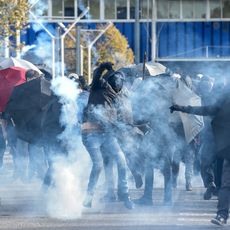 650 personnes dont 150 d'ultra-gauche et gilets jaunes ont affronté les gendarmes, le 30 octobre à Nantes en marge de la venue d'Eric Zemmour.