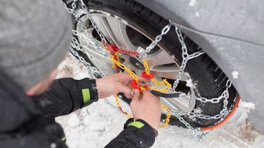 Comment installer des chaînes à neige sur son véhicule ?