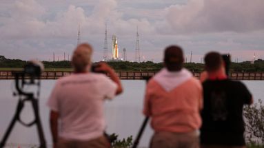 Des centaines de personnes se sont déplacées pour assister au lancement de la fusée de la Nasa, pour sa mission de retour sur la Lune, lundi 29 août 2022.