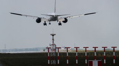 Un avion décolle de l'aéroport de Roissy, le 3 juin 2021. 