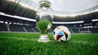Euro 2024 : l'UEFA dévoile un ballon connecté, nouvel "assistant" pour les arbitres