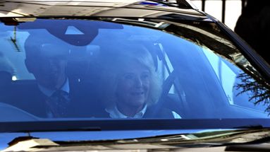 La reine Camilla arrive à la London Clinic où Charles III a été opéré de la prostate la veille, le 27 janvier 2024.