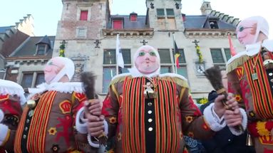 En Belgique, les Gilles de Binche sont des incontournables du carnaval