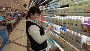 VIDÉO - Pourquoi la Chine importe le lait "Made in Normandie" 