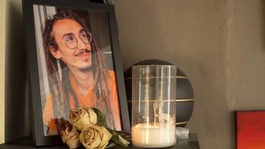 VIDÉO - "Ils l'ont condamné" : la mère de Lucas, mort à 25 ans aux urgences de Hyères, témoigne