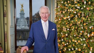 Le roi Charles III a enregistré son discours de Noël, diffusé le 25 décembre 2023, depuis la Centre Room de Buckingham Palace.
