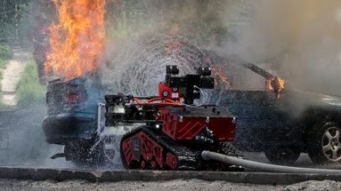 VIDÉO - Incendie à Notre-Dame : voici Colossus, le robot pompier qui a bravé les flammes