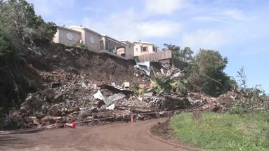 VIDÉO - "C'est toute une vie qui s'en va" : après le cyclone, La Réunion face à l'ampleur des dégâts