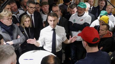 VIDÉO - Emmanuel Macron au Salon de l'agriculture : pas de grand débat, mais un début de dialogue