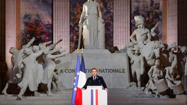 RÉCIT - "Une visite jusqu'à minuit" : Emmanuel Macron et sa passion du Panthéon