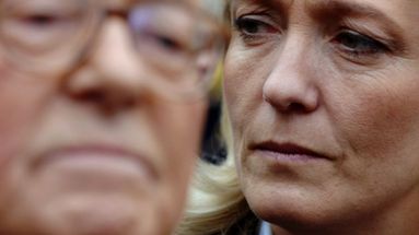 FN : Jean-Marie Le Pen privé de blog et "blessé"