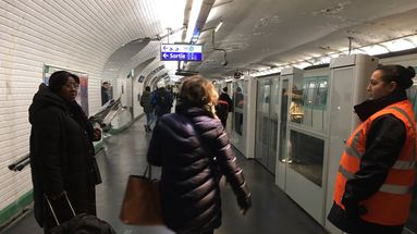 "Marcher 30 minutes par jour, c'est bon pour la santé", le récit d'un "jeudi pas si noir" dans les transports parisiens
