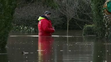 VIDÉO - "On ne sait plus quoi faire" : dans le Pas-de-Calais, des habitants "usés moralement" par les inondations