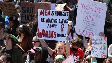 De nombreuses manifestations ont eu lieu aux États-Unis pour soutenir le droit à l'IVG pour les femmes.
