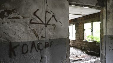 VIDÉO - Ukraine : 440 corps découverts dans la ville libérée d'Izioum