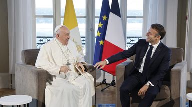 VIDÉO - Visite du pape à Marseille : avant la messe, la politique