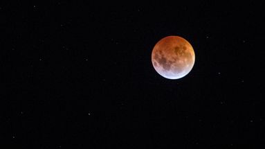TIMELAPSE - Découvrez l'éclipse totale de Lune en accéléré