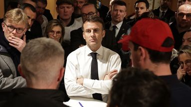 Emmanuel Macron a écouté les agriculteurs en colère présents au Salon de l'Agriculture. 