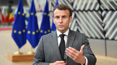 Emmanuel Macron en Hitler sur des affiches : le chef de l'État a porté plainte