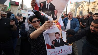 Cisjordanie : manifestation à Ramallah contre Emmanuel Macron, reçu par Mahmoud Abbas