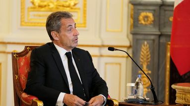 "Le 49-3 n'est pas la seule solution" : Sarkozy appelle Macron à conclure "un accord politique"