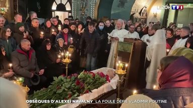 TF1 SUR LE TERRAIN - Obsèques d'Alexeï Navalny : la foule défie Vladimir Poutine